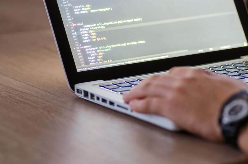 Sito web professionale: perché il fai-da-te costa caro